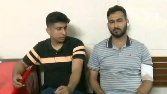 চট্টগ্রামে ছিনতাইকারীদের আস্তানায় অভিযানে গিয়ে ছুরিকাঘাতে ২ পুলিশ আহত
