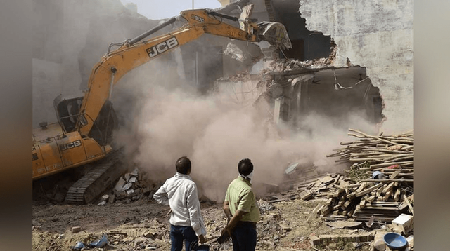 ক্রিকেটে পাকিস্তান সমর্থন করায় ভারতে মুসলিম ব্যবসায়ী গ্রেপ্তার, বুলডোজার দিয়ে গুঁড়িয়ে দেওয়া হলো দোকান