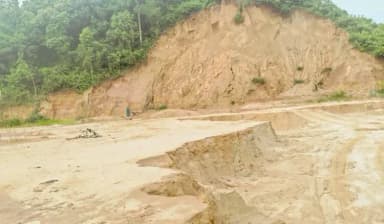 রামগড়ে ভারতের জন্য বন্দর নির্মাণে পাহাড় কেটে জমি ভরাট