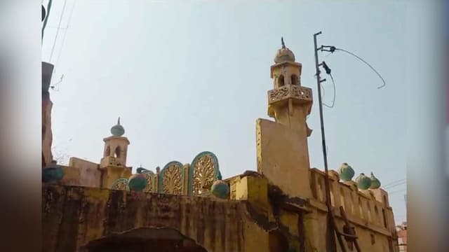 ভারতে ১৬৮ বছরের পুরোনো মসজিদ গুঁড়িয়ে দিল হিন্দুত্ববাদী বিজেপি সরকার