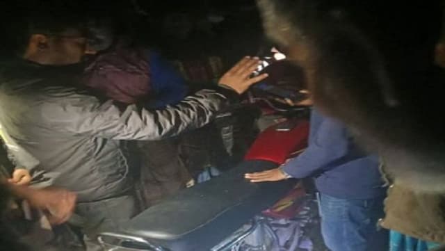 নবদম্পতির বাইক থামিয়ে স্বামীকে কুপিয়ে স্বর্ণালংকার ছিনতাই